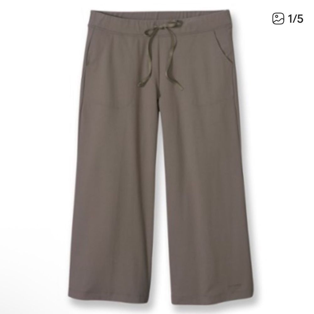 Patagonia Women's Stella Cropped Flare Yoga Pants in Gray Size Medium Drawstring
